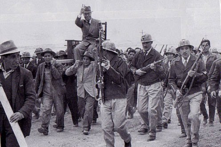 Miners carry MNR President Victor Paz Estenssoro after the Nationalization of the mines, 1952. Source: La Razón Digital, Bolivia.